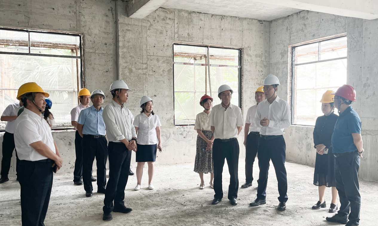 广药集团领导一行到白云山光华制药开展生产经营调研