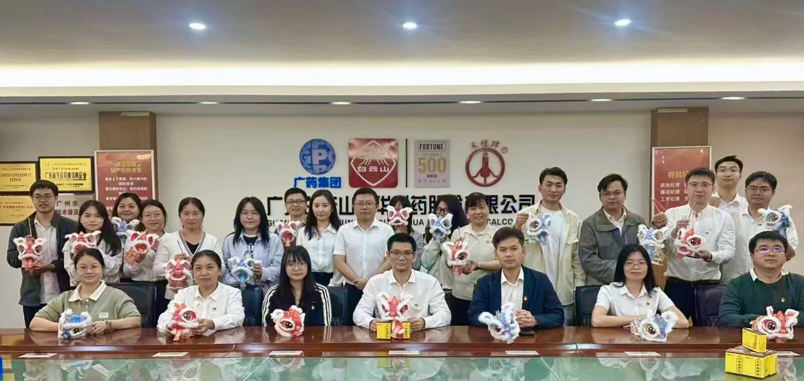 白云山光华公司举办“灯耀元宵扬正气，马驰新岁守清廉”主题活动